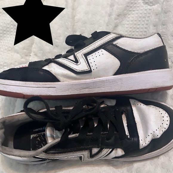 Vans Lowland ComfyCush Leather Shoe - Black / White, Mid- Rise - Picture 2 of 7